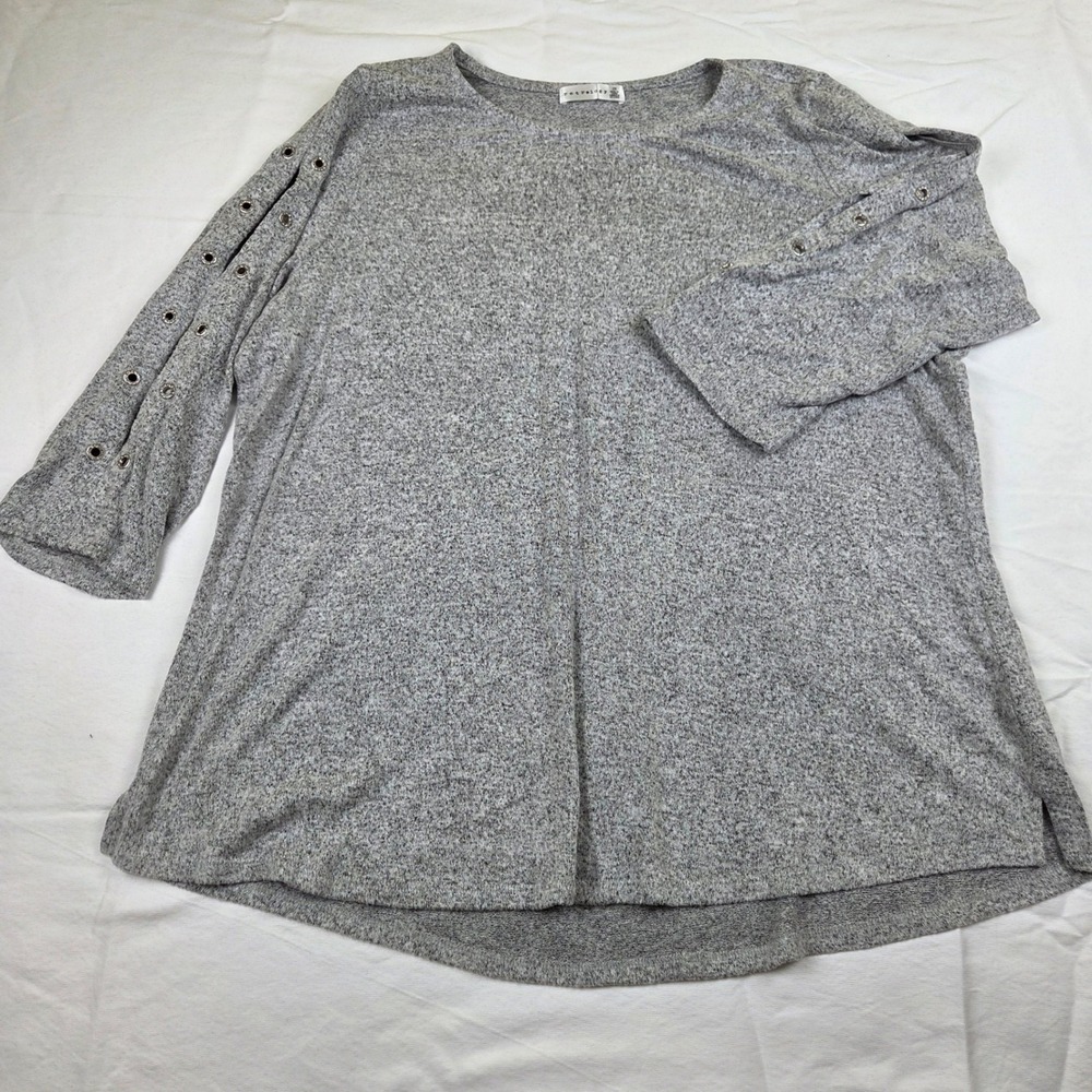 Retrology Grey Grommet Cold Shoulder Knit Top 2X Heathered 3/4 Sleeve Side Slit